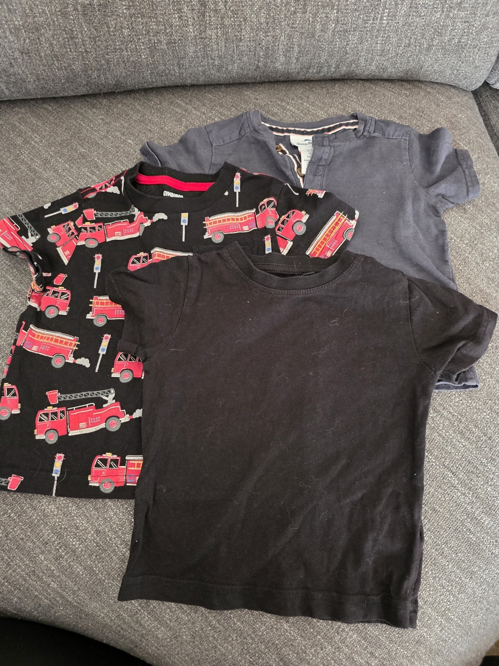 Kids Black Short-Sleeve Tee - Classic Casual Shirt 12-18mois
